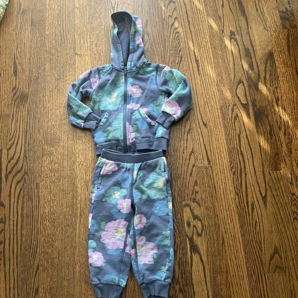 Tea Collection Girl's Good Sport Impressionist Roses Zip Hoodie and Sweatpants 2 - Picture 3 of 7